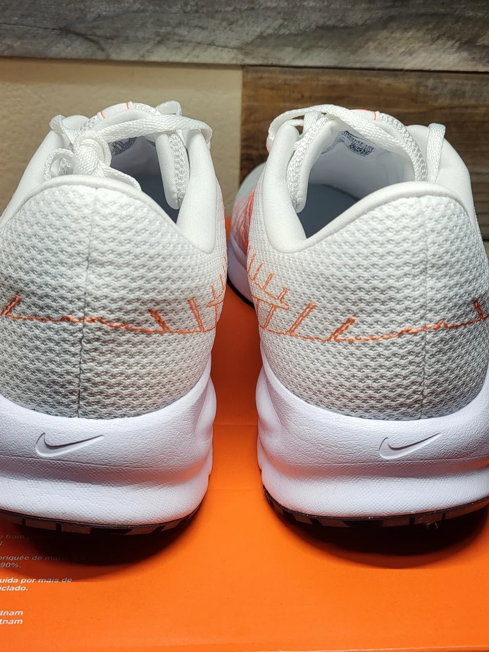 *NEW* Nike Run Defy Breathable Running Shoes White Orange Size Men’s 12 with Box